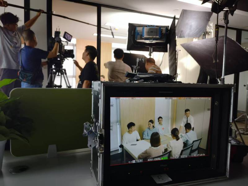 南和县TVC拍摄公司：科技产品视觉化大师，诠释未来感与功能美学